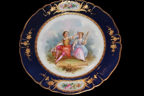 5 Piatti francese in porcellana blu cobalto Sevres – Scena galante con decori dorati-photo-2
