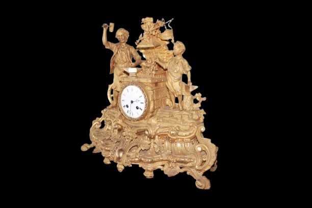 Orologio da tavolo Francese del 1800 raffiguranti artigiani intenti nelle loro attività-photo-1