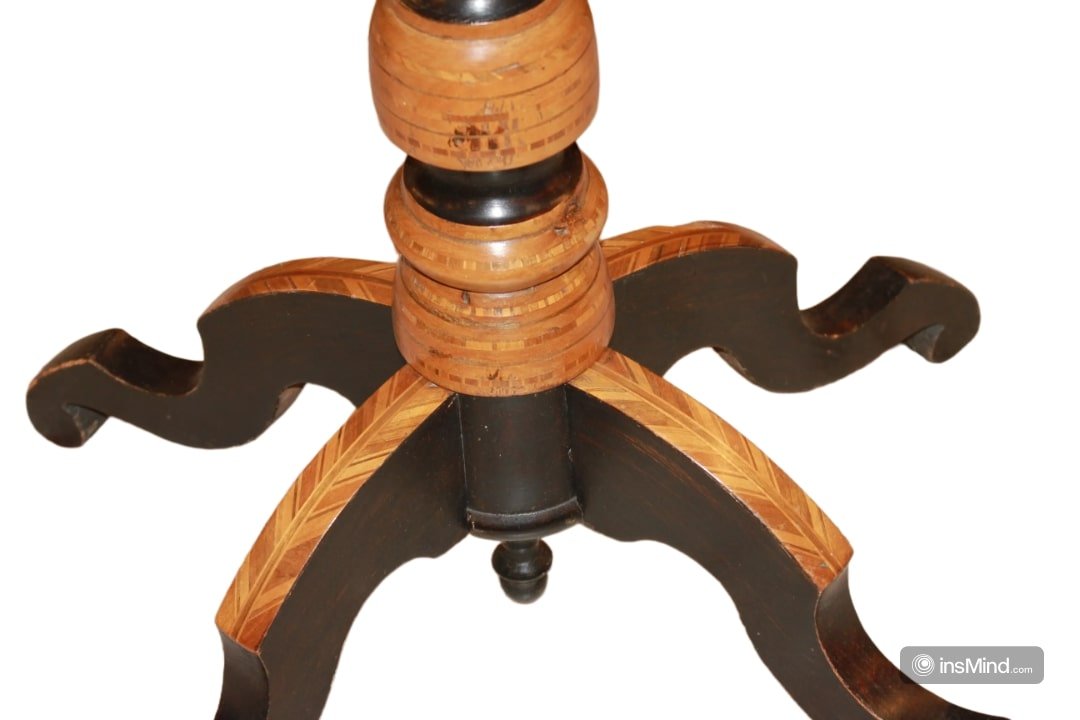 Tavolino Sorrentino di metà 1800 in legno di Noce con Intarsi-photo-1