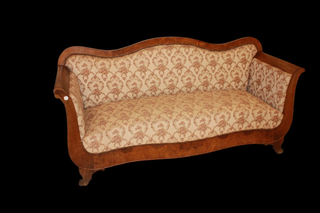 Divano Luigi Filippo in Legno di Noce della seconda metà del 1800