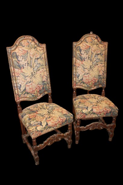 Set di 4 sedie stile Rinascimento – Legno di noce, imbottitura in gobelin