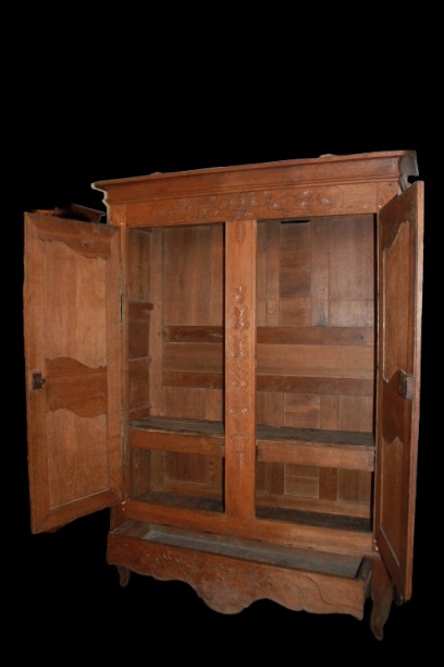 Armadio Francese Stile Provenzale con Intagli in Rovere Miele-photo-1