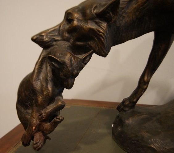 Lupa con cucciolo in bocca scultura firmata Thomas François Cartier-photo-4