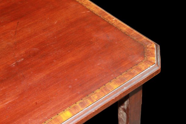 Tavolino vittoriano a due ripiani, realizzato in legno di mogano con intarsi-photo-3