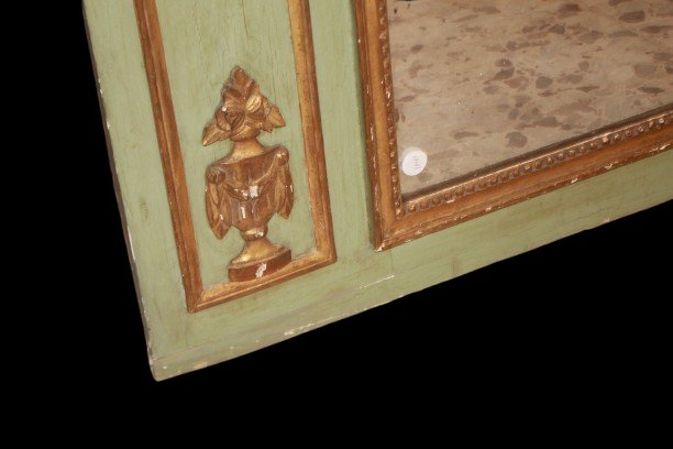 Caminiera italiana di gusto neoclassico, caratterizzata da una struttura rettangolare in legno -photo-4