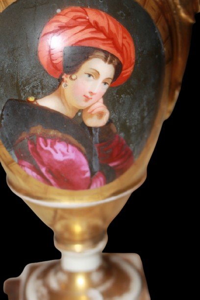 Coppia di Vasi in Porcellana Vecchia Parigi Dorata con Ritratti, XIX Secolo-photo-1