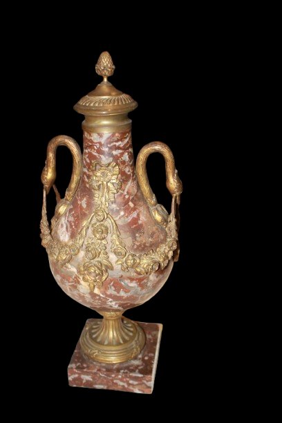 "Coppia di vasi a balaustro in marmo rosso e bronzo dorato con anse a cigno" – Stile Impero-photo-2