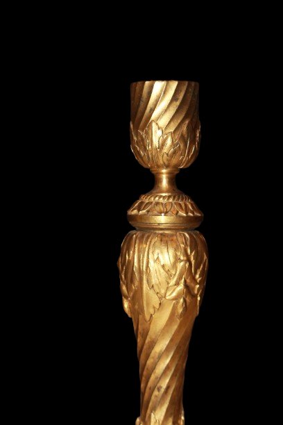 Coppia di candelieri in bronzo dorato a decoro torchon-photo-3