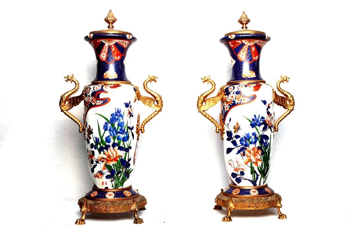 Paire De Vases En Porcelaine De Limoges Français Du Début Des Années 1900 Avec Bronze