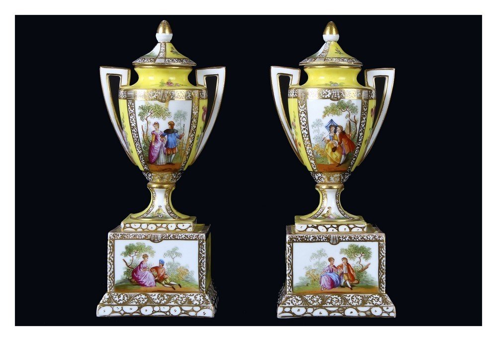  Paire De Petits Vases Amphores En Porcelaine Avec Couvercle, Manufacture De Dresde 1800