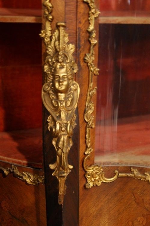 Superbe Vitrine De Style Louis XV Marquetée Des Années 1800 De Bronzes Et Cariatides-photo-3