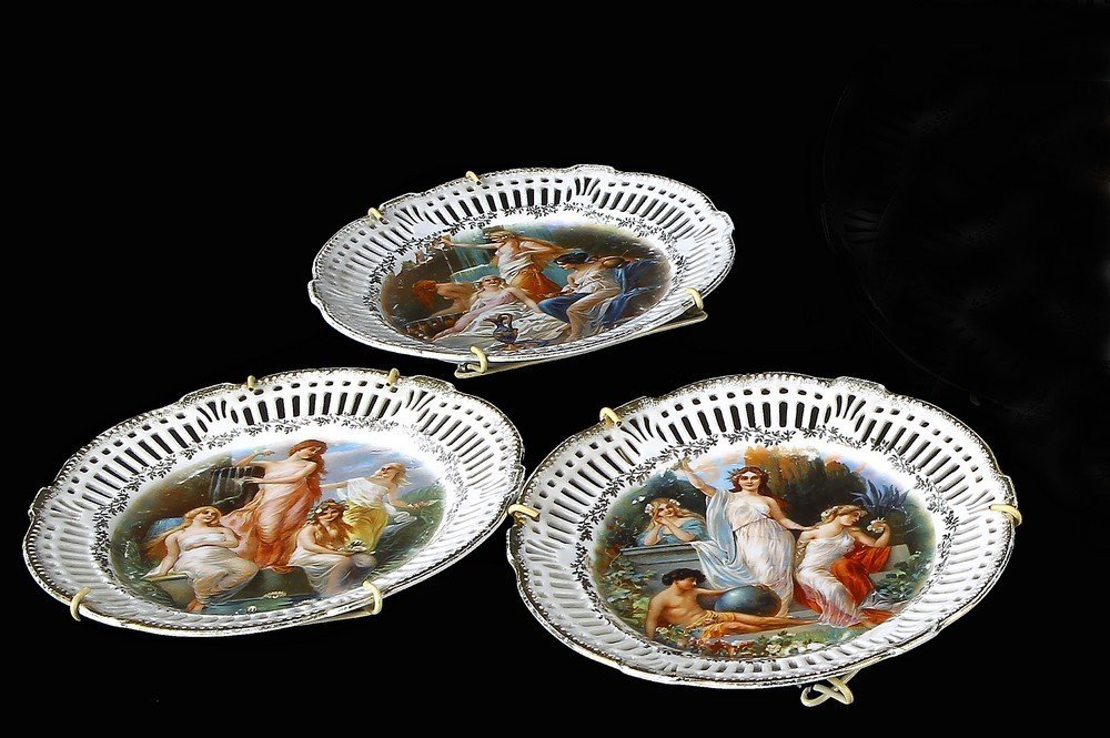 Service Composé De 6 Assiettes En Porcelaine Blanche d'Autriche à Décor De Scènes Néoclassiques-photo-2