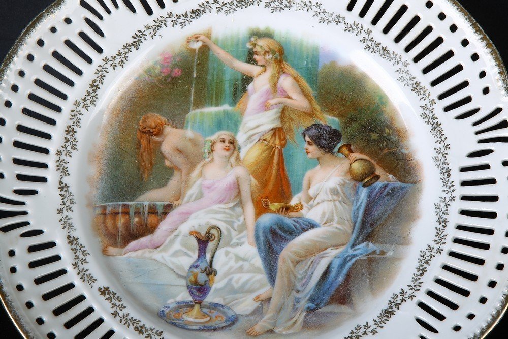 Service Composé De 6 Assiettes En Porcelaine Blanche d'Autriche à Décor De Scènes Néoclassiques-photo-3