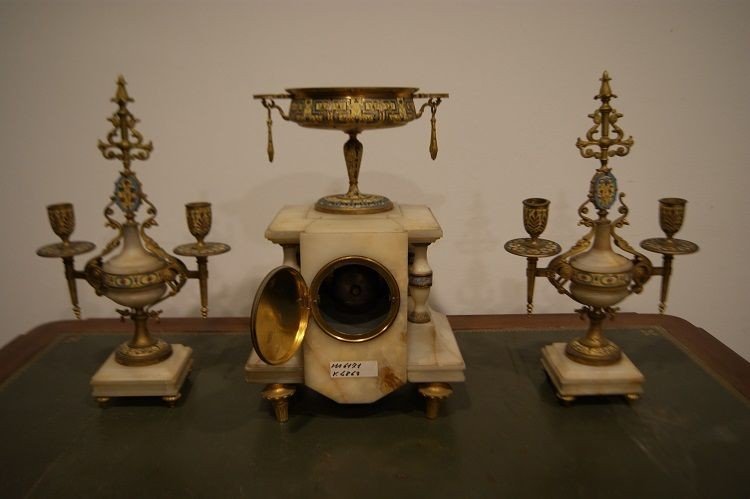Pendule Triptyque Et Bougeoirs Français En Marbre Et Bronze Décorés Dans Style éclectique 1800-photo-3
