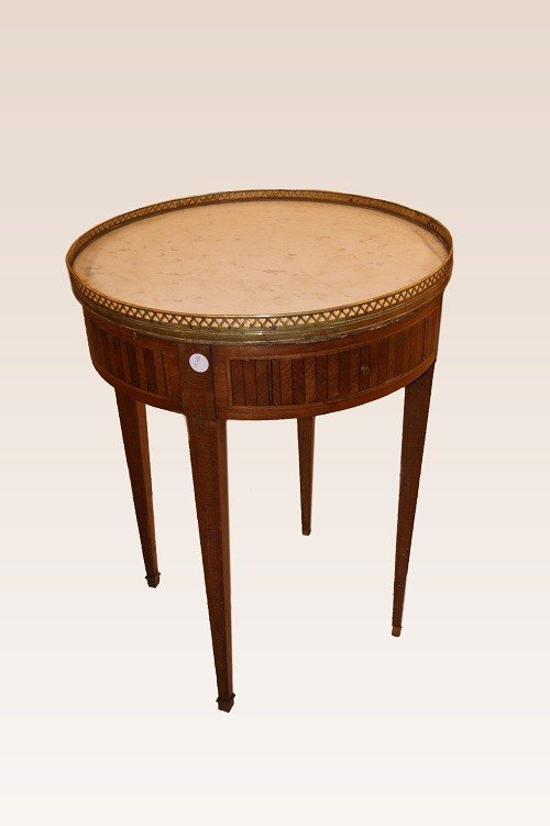 Table Circulaire Française De 1800 Marquetée Style Louis XVI Avec Plateau En Marbre écritoire