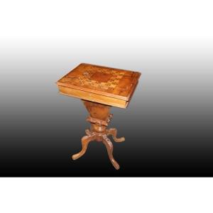 Tavolino da lavoro inglese stile Vittoriano in legno di noce con intarsi