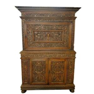 Credenza doppio corpo Italiana finemente intagliata