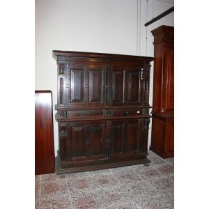 Maestosa credenza italiana del 1500 Rinascimento in legno di noce con Bambocci