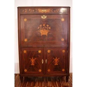 Secretaire olandese di fine 1700 inizio 1800 in piuma di mogano finemente intarsiato. 