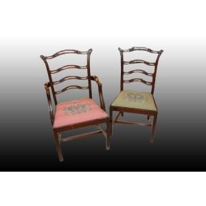 Gruppo di 8 sedie con capotavola inglesi di inizio 1800, stile Chippendale, in legno di mogano