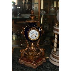 Orologio da tavolo francese del 1800 in legno bronzo e Opaline blu