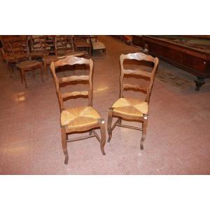 Gruppo di 18 sedie francesi di fine 1800, stile Provenzale, in legno di noce