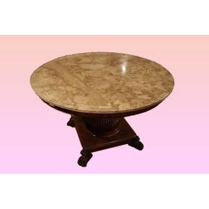 <p>Tavolo circolare, francese della prima metà del 1800, stile Carlo X in legno di mogano