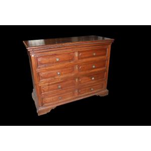 Canterano italiano del 1600 in legno di noce. Presenta 1 piccolo cassettino sottopiano e 4 gran