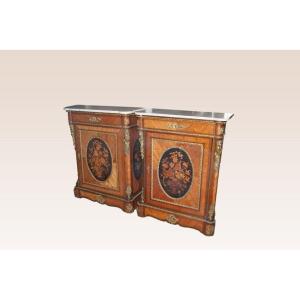 Coppia di credenze francesi della prima metà del 1800, stile Luigi XVI, in legno di bois de ros