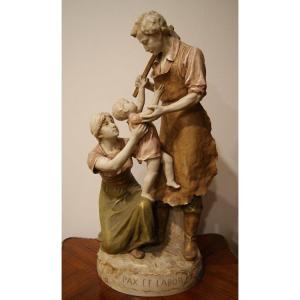 Scultura in porcellana biscuit di fine 1800 Royal manifattura Dux Bohemia intitolata Pax et Lab
