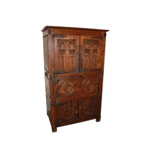 Stipo Francese di inizio 1800 in Legno di Quercia Riccamente Intagliato
