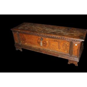 Grande cassapanca italiana veneta del 1600 in legno di noce