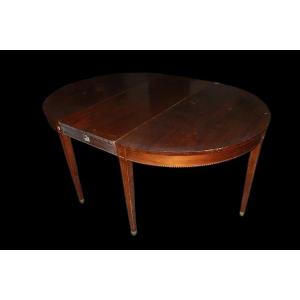 Tavolo ovale allungabile inglese della seconda metà 1800, stile Vittoriano, in legno di mogano.