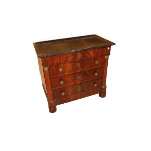 Piccolo cassettone francese della seconda metà del 1800, stile Impero, in legno di mogano