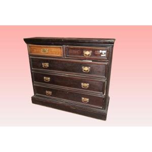 Comò 5 cassetti inglese del 1700 stile Queen Anne in legno laccato. Da restaurare