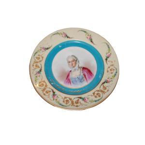 Piatto in porcellana francese con ritratto di Madame de Pompadour XIX secolo