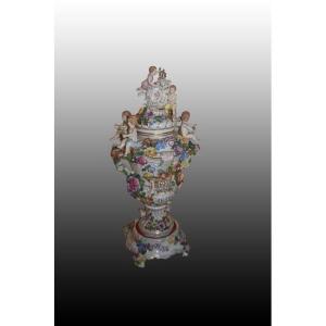 Spettacolare grande vaso centrotavola in porcellana Dresda riccamente decorata