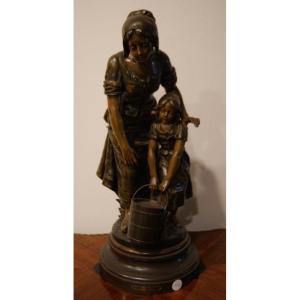 Scultura in Zamak di Émile Nestor Joseph Carlier (1849-1927) raffigurante donna con bambina