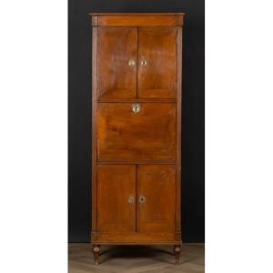 Narrow Right Secretary