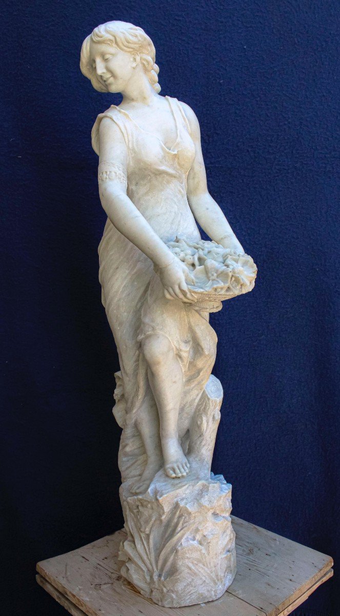Grande Statua Dama con cesto di fiori in mano Marmo Carrara 