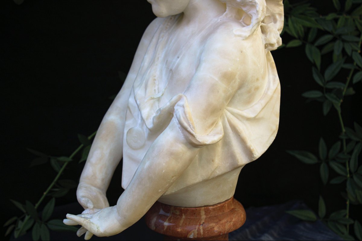 Busto di fanciulla sorridente con le mani incrociate , Marmo -photo-4