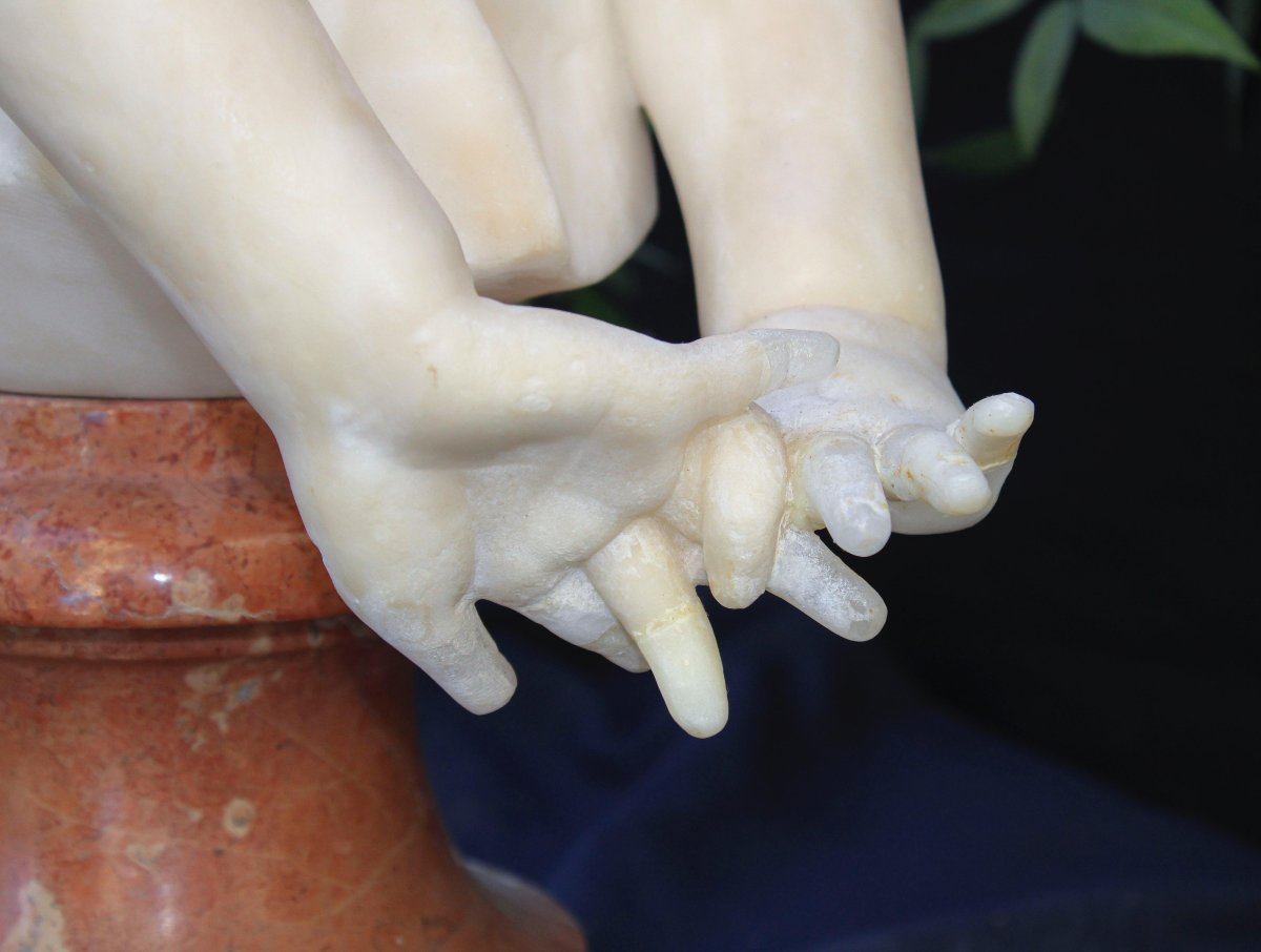 Busto di fanciulla sorridente con le mani incrociate , Marmo -photo-5