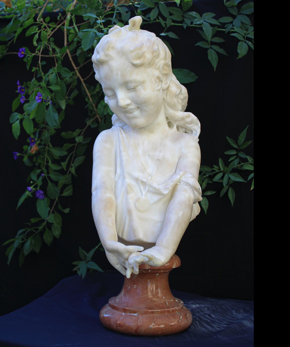 Busto di fanciulla sorridente con le mani incrociate , Marmo -photo-7