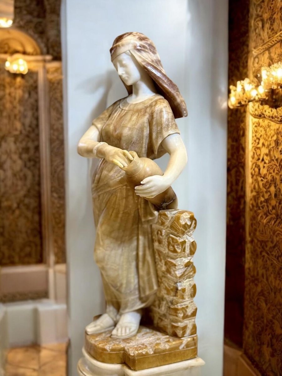Statua fanciulla con Brocca in Mano,  Marmo di Carrara e Onice miele-photo-4