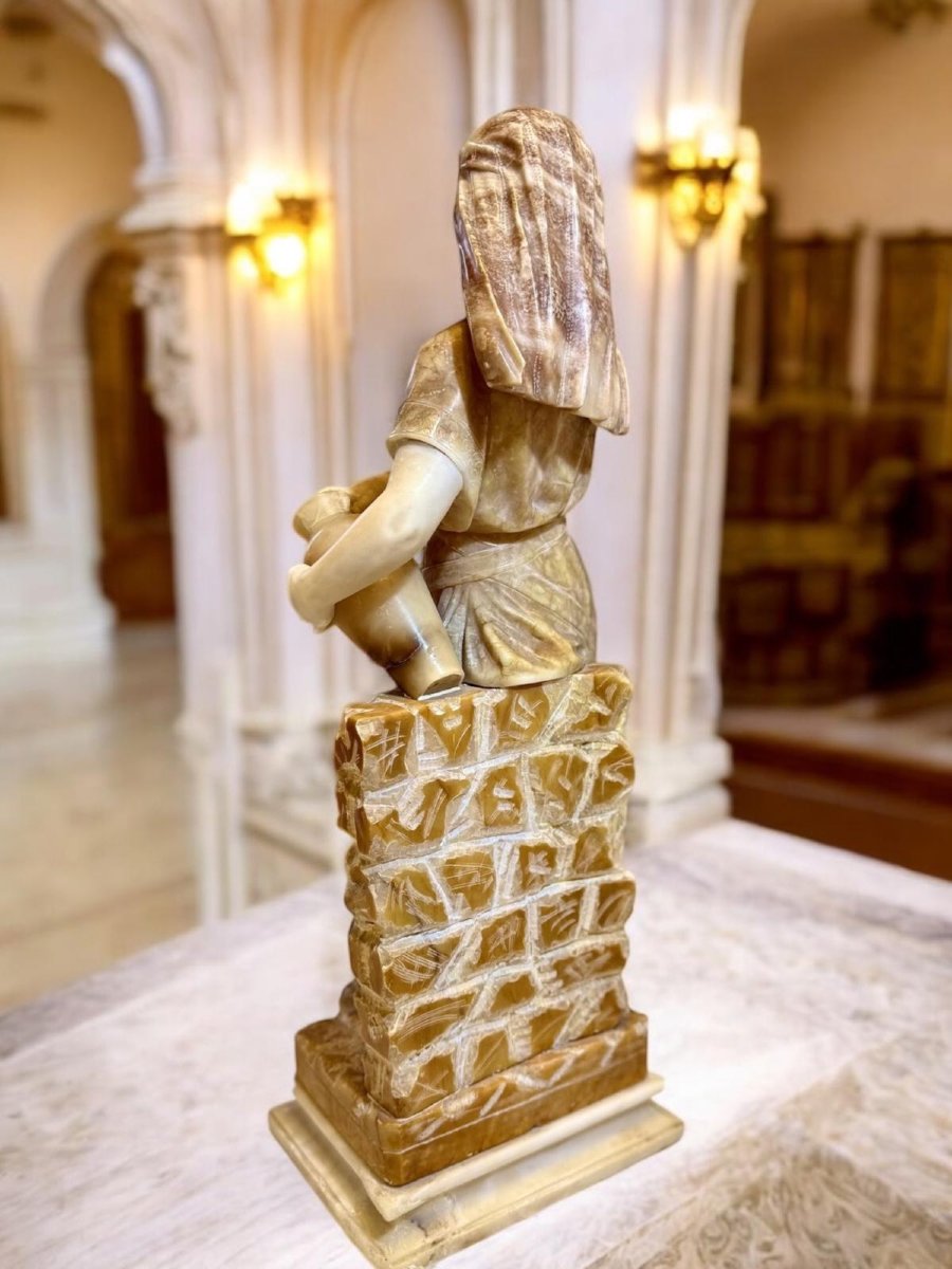Statua fanciulla con Brocca in Mano,  Marmo di Carrara e Onice miele-photo-1