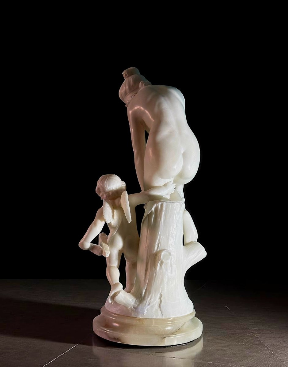 Gruppo scultoreo raffigurante una giovane fanciulla sorridente con Eros Marmo Bianco di Carrara-photo-4