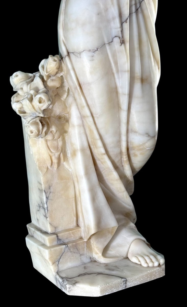 Statua dama con rose e fiori in mano, appoggiata su una fontana, Marmo Carrara -photo-3