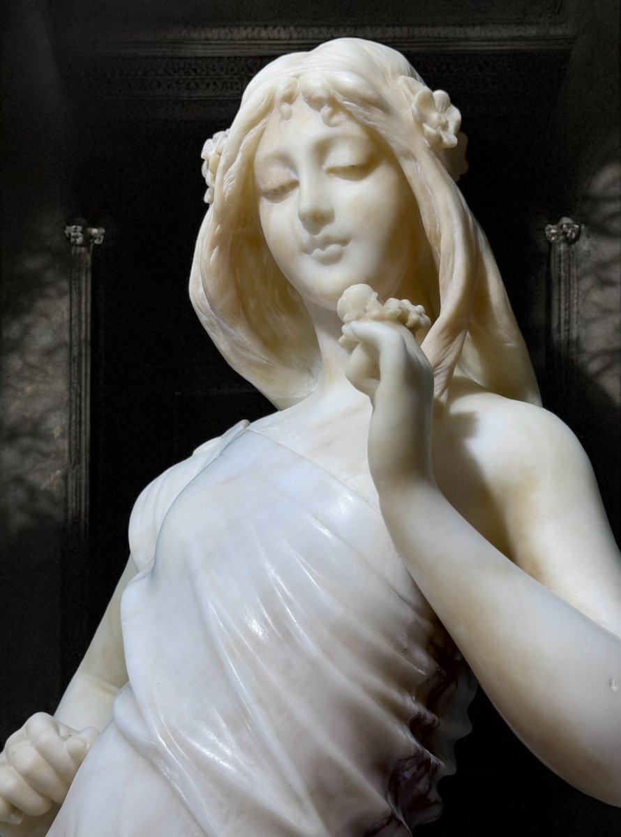 Statua dama con rose e fiori in mano, appoggiata su una fontana, Marmo Carrara -photo-6