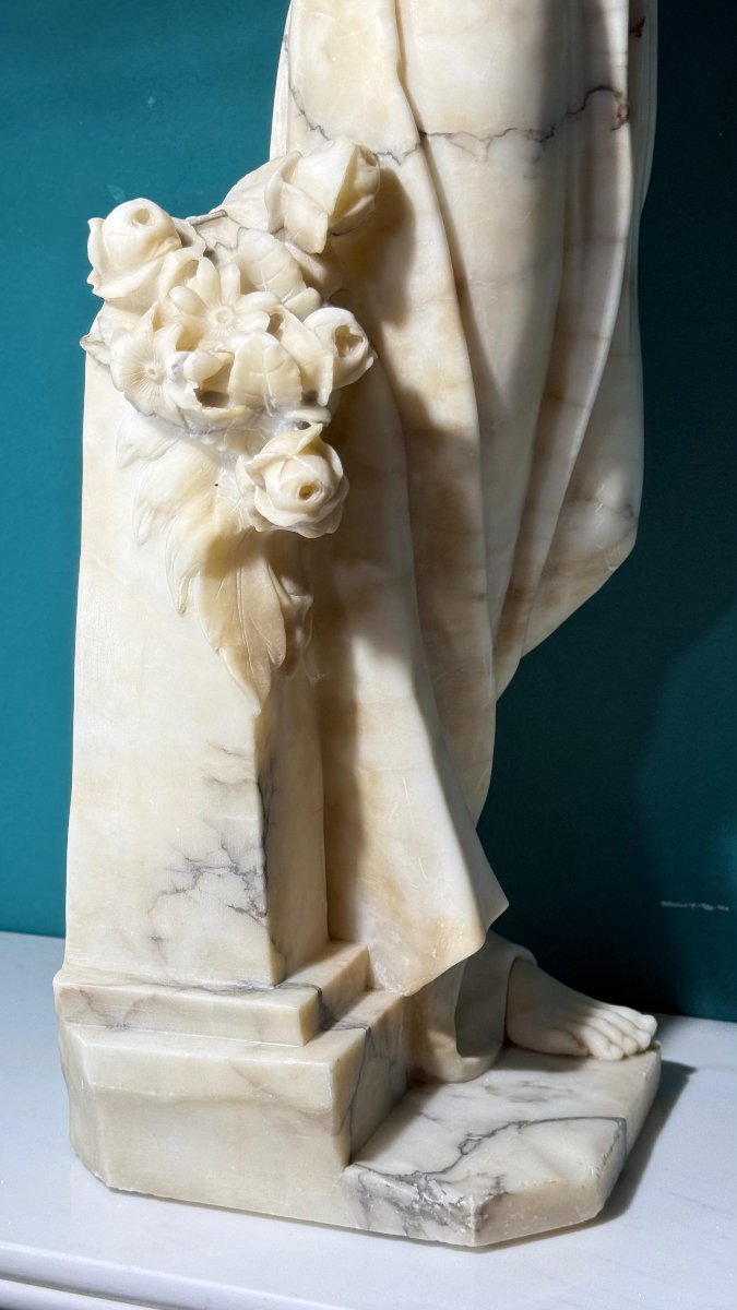Statua dama con rose e fiori in mano, appoggiata su una fontana, Marmo Carrara -photo-8
