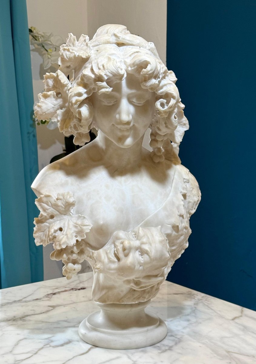 Busto raffigurante una dama con foglie e uva in testa Marmo -photo-1